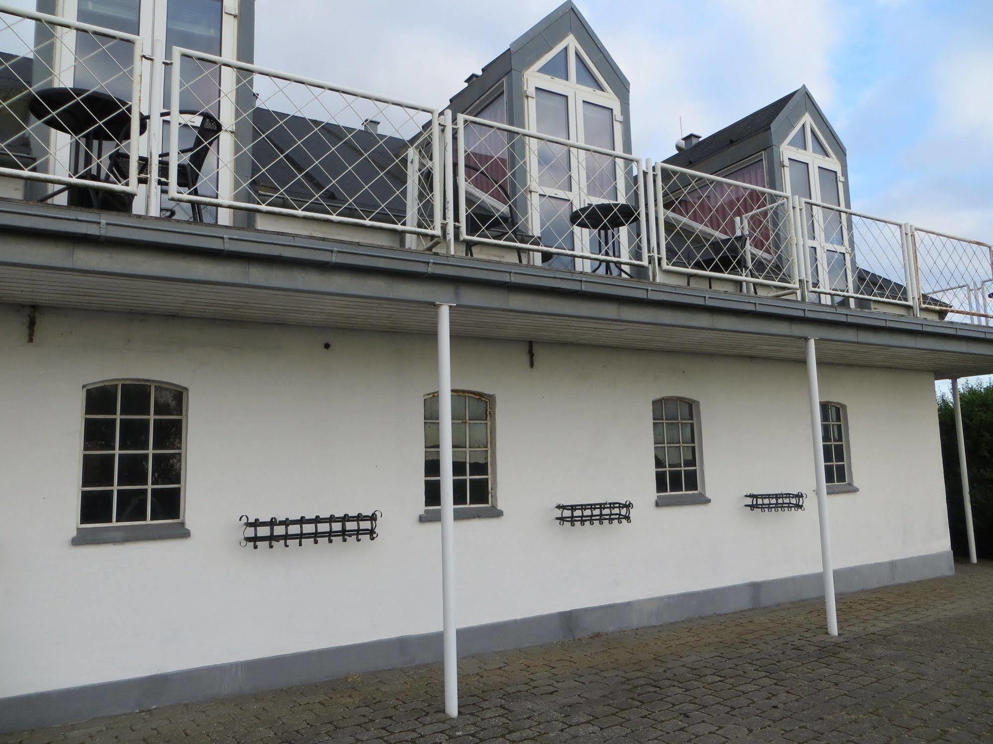 Hotel Bork Kro Hemmet エクステリア 写真